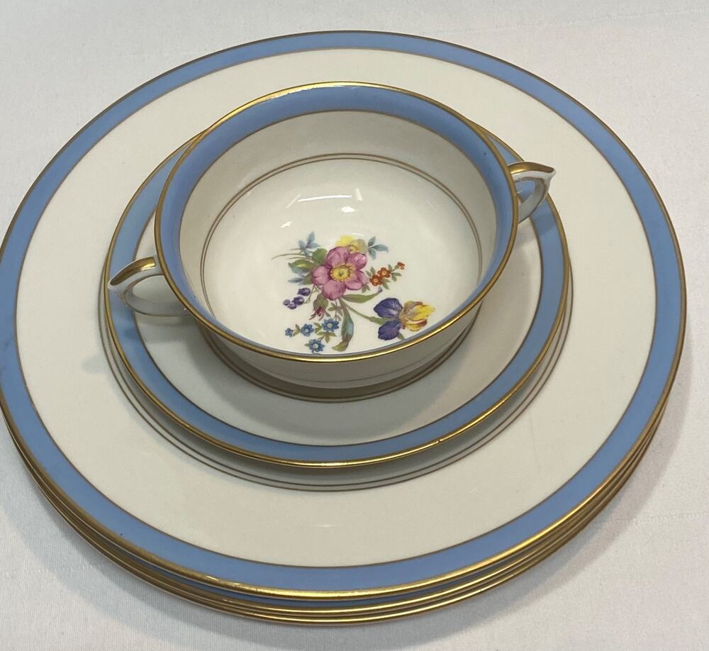 Lamberton Hawthorne Cream Soup & Saucer & 3 Dinner Plates
